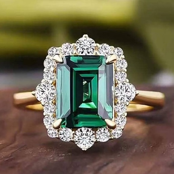 Jewelry - 🌹Vintage Gold Emerald Anniversary Promise Ring Size 7 1/2 Christmas gift